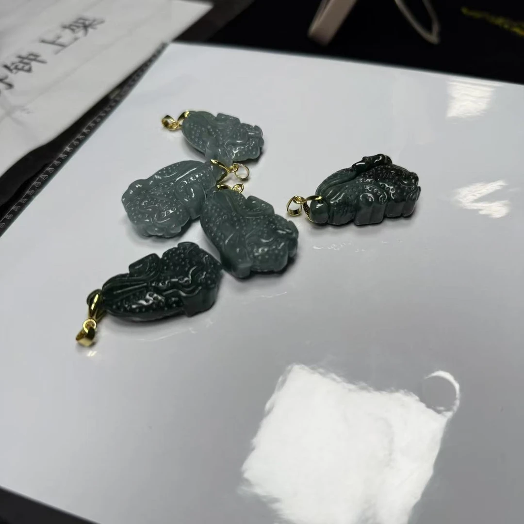 天然A货精美翡翠白菜吊坠 C151多样性发一0