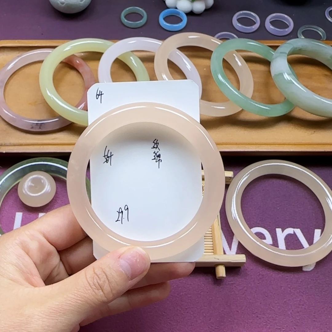 石英质玉手镯未镶嵌64