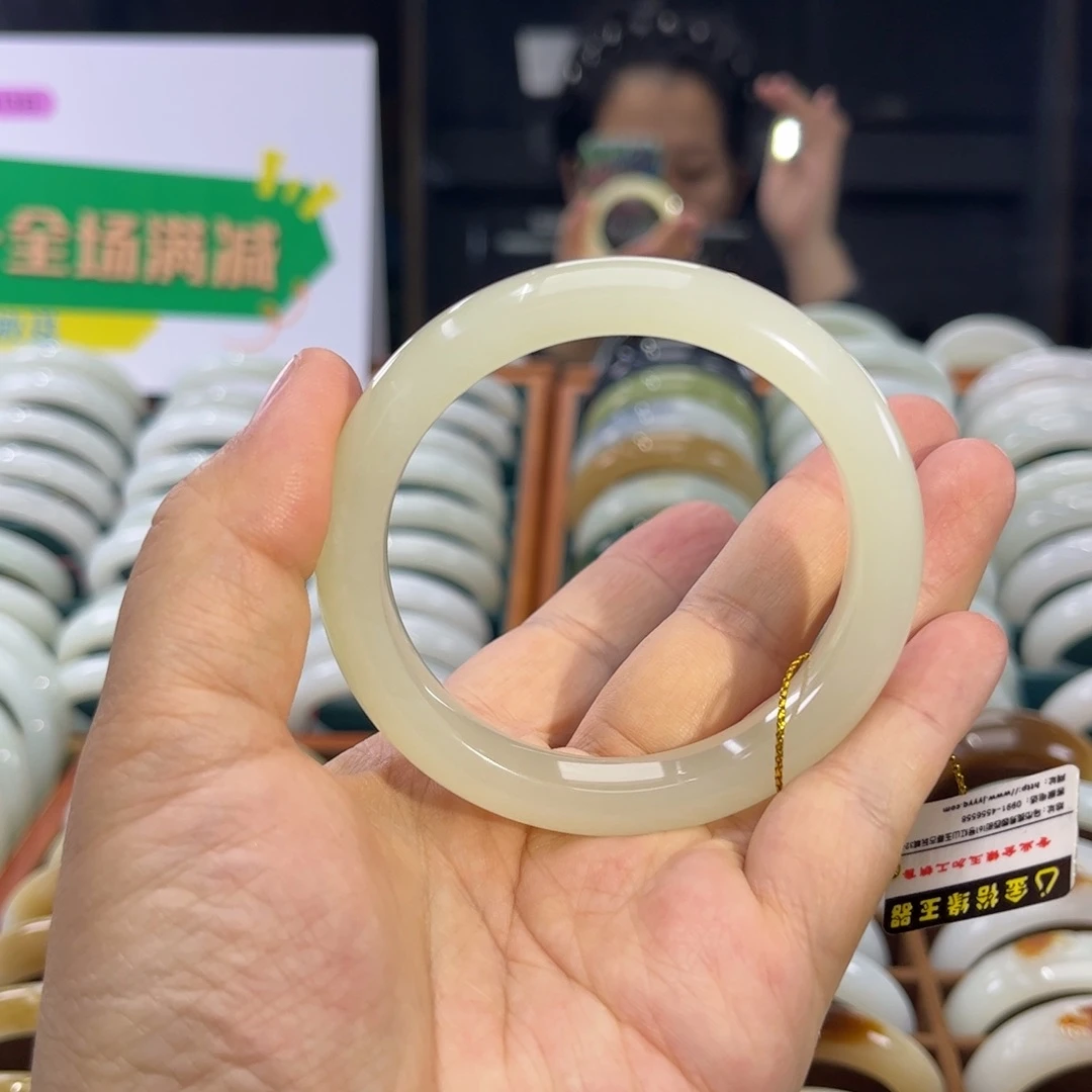 和田玉未镶嵌手镯