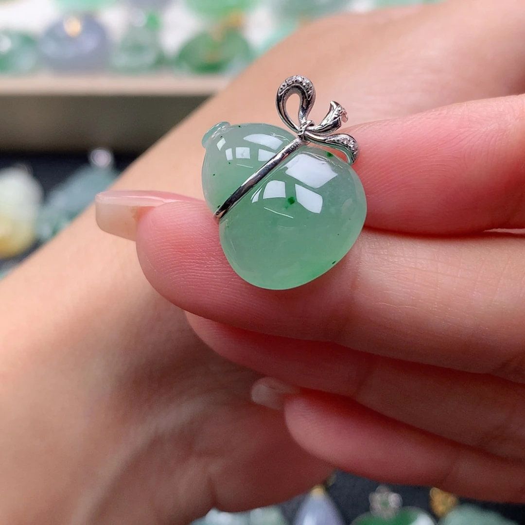 【闪购商品】翡翠18K金镶嵌吊坠(赠链)