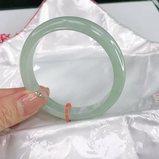 翡翠手镯未镶嵌天然翡翠A货700