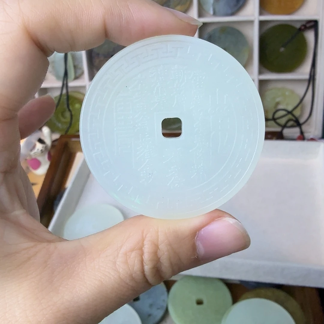 未镶嵌岫玉颈饰初*