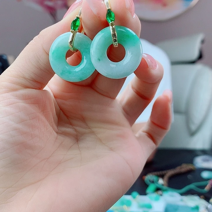 翡翠未镶嵌耳饰，