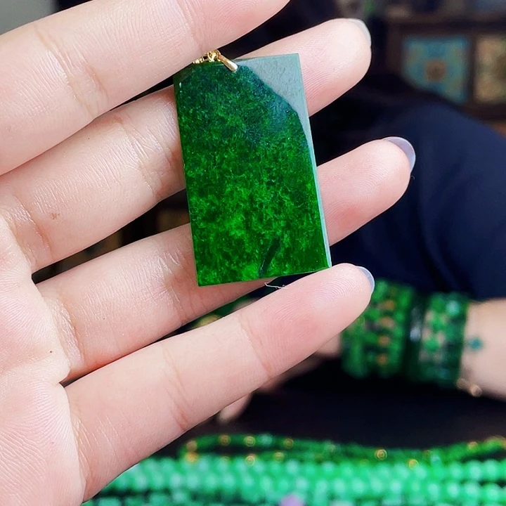 翡翠18K金镶嵌颈饰多样性