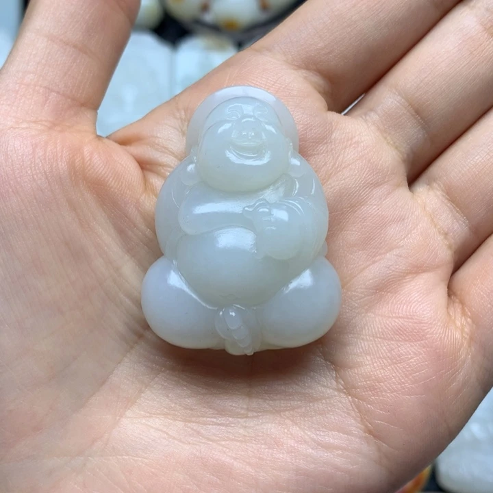 颈饰未镶嵌和田玉沙**鹰