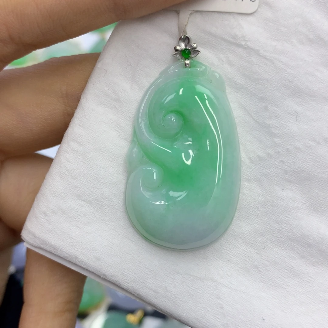 罗***妹翡翠18K金镶嵌颈饰翡翠