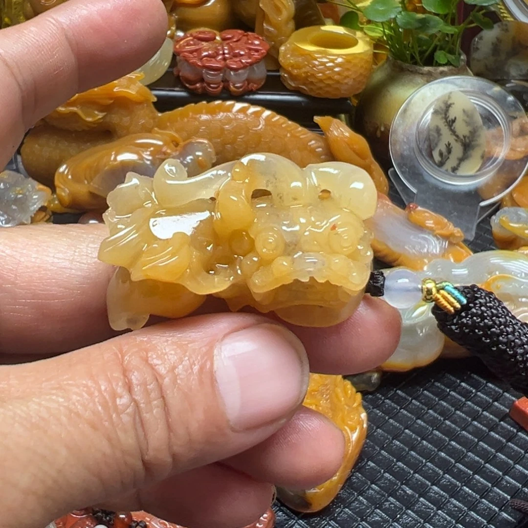 石英质玉未镶嵌颈饰