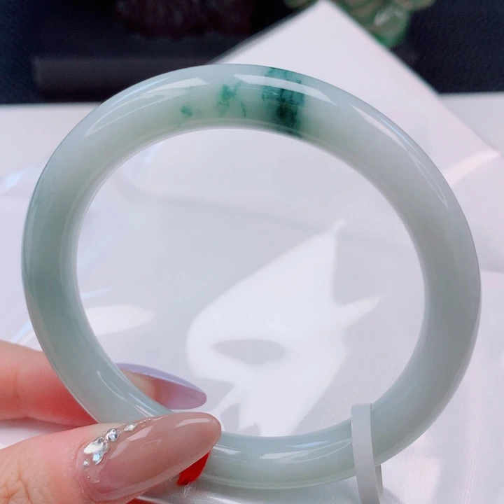 翡翠未镶嵌手镯（圆镯）