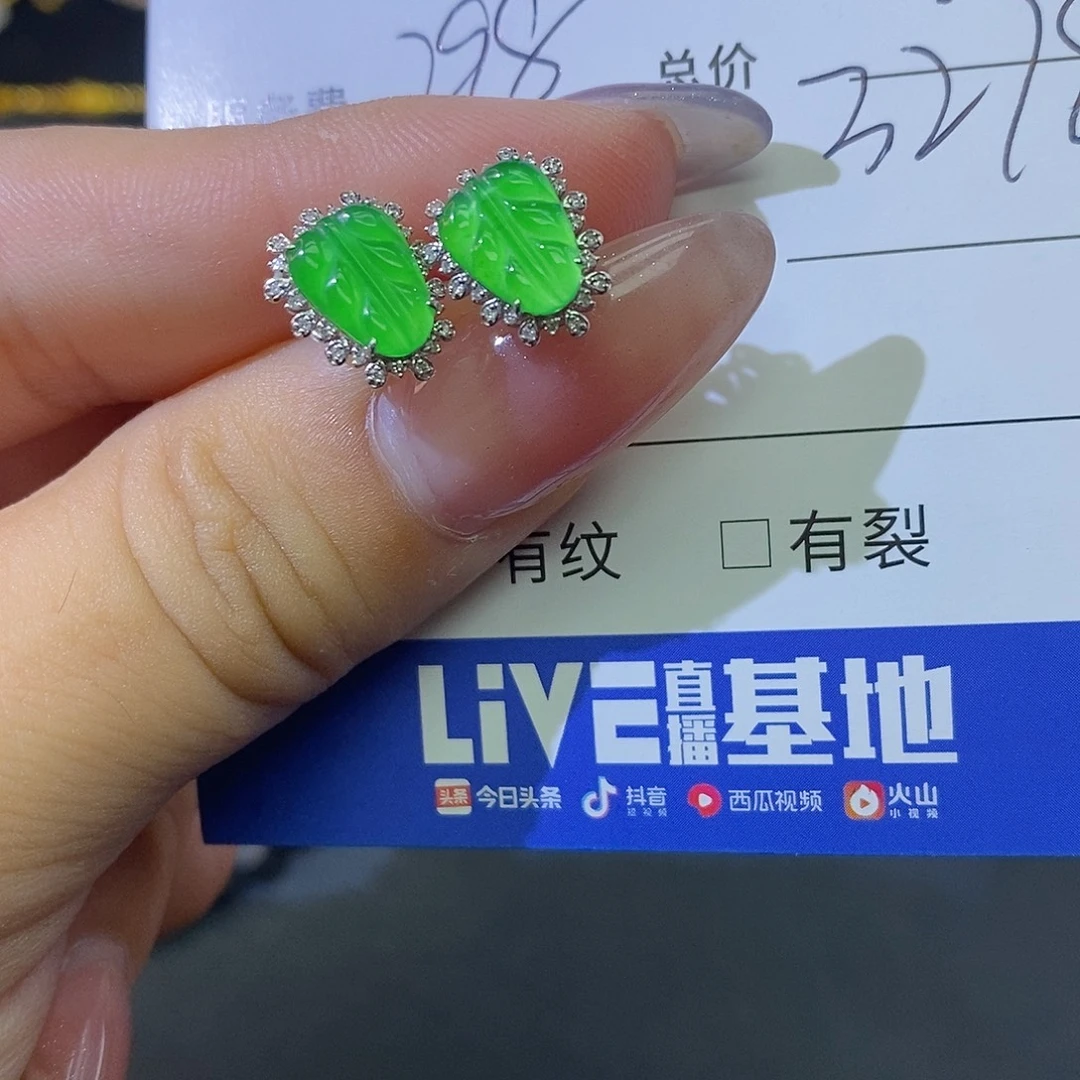 翡翠18K金镶嵌颈饰基地发货。假一赔三