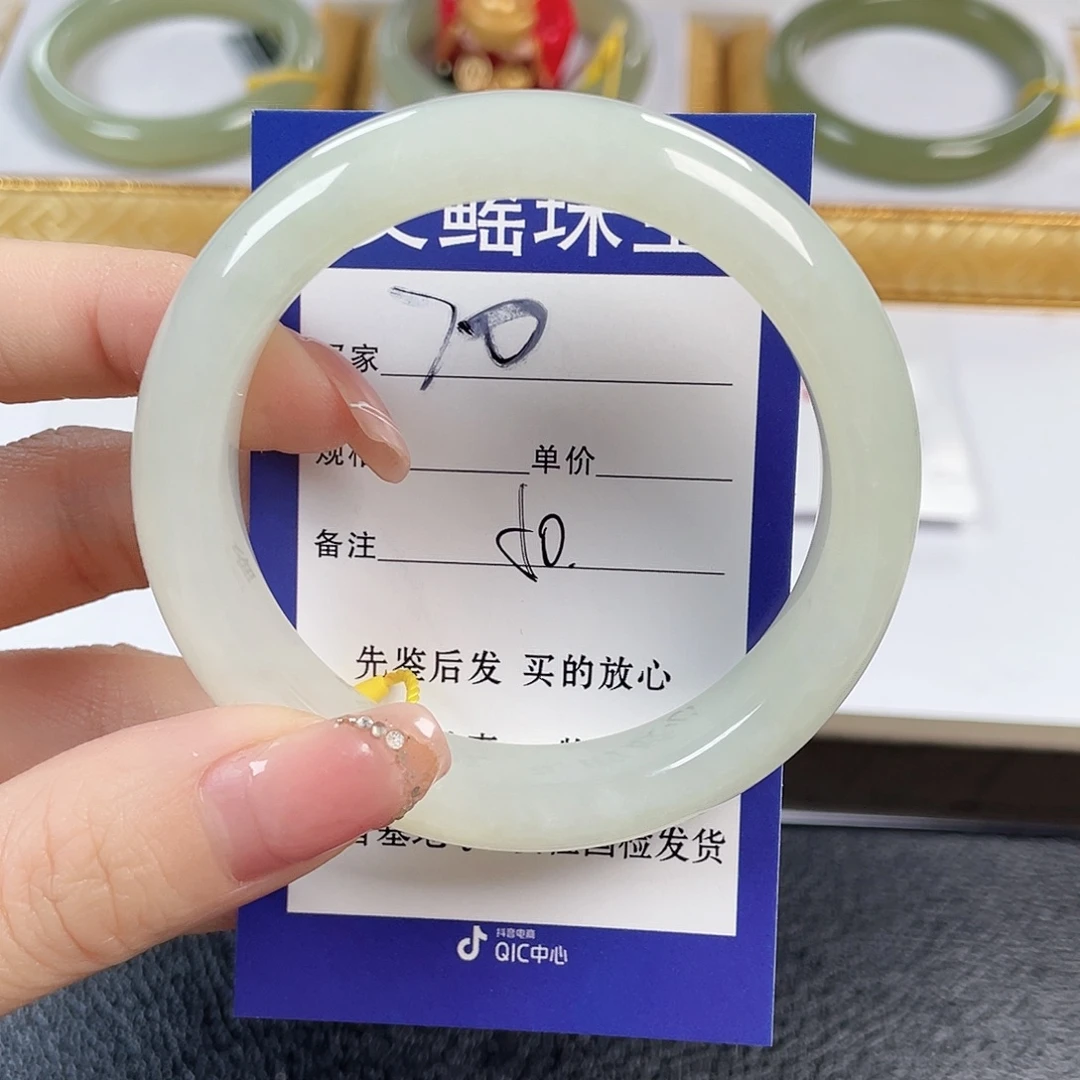 飘***和田玉未镶嵌手镯