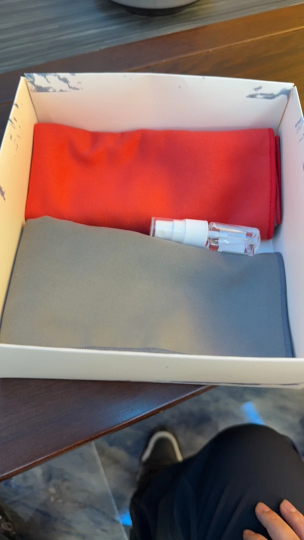 台球杆专用擦杆布两块，专用杆油一瓶！