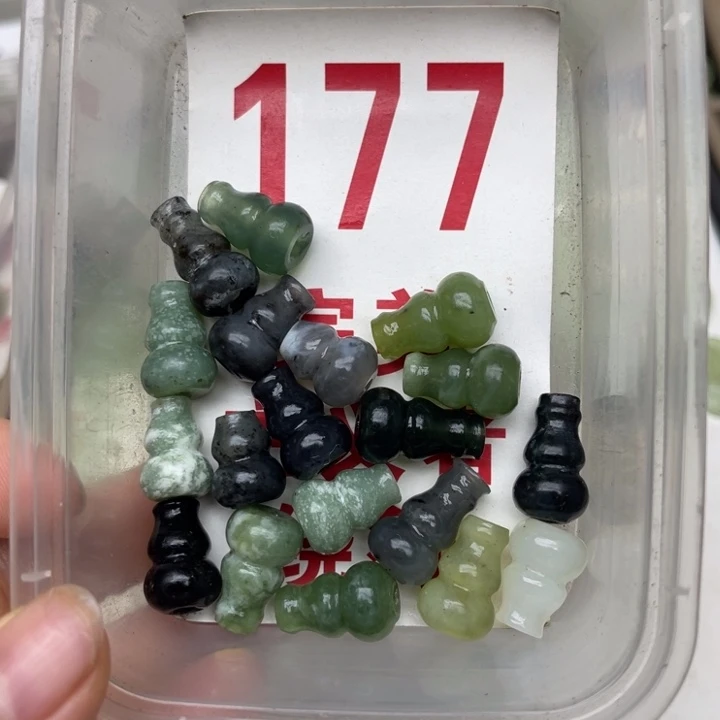 蛇纹石玉未镶嵌挂坠