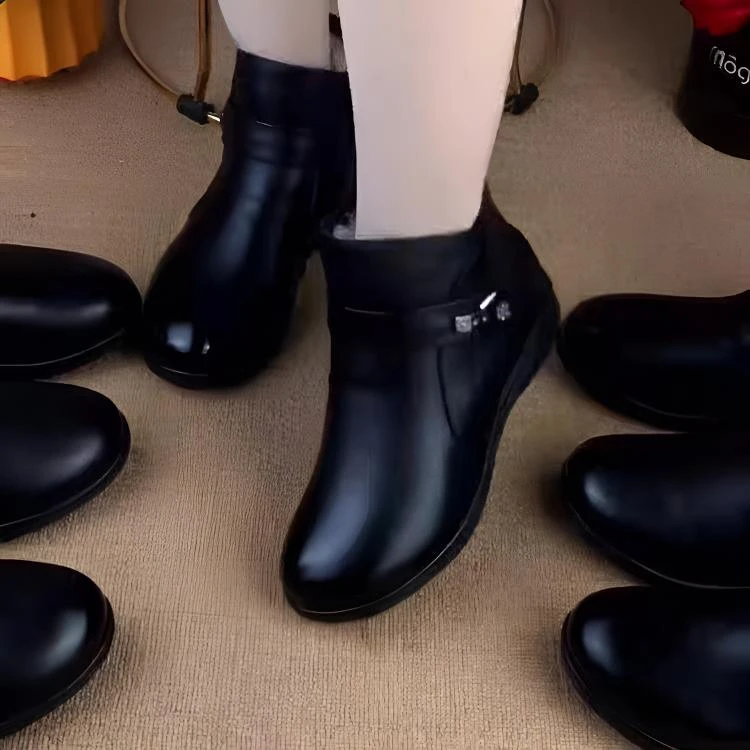 2025冬季新款软底妈妈棉鞋女加绒加厚雪地靴中老年平底防滑短靴子