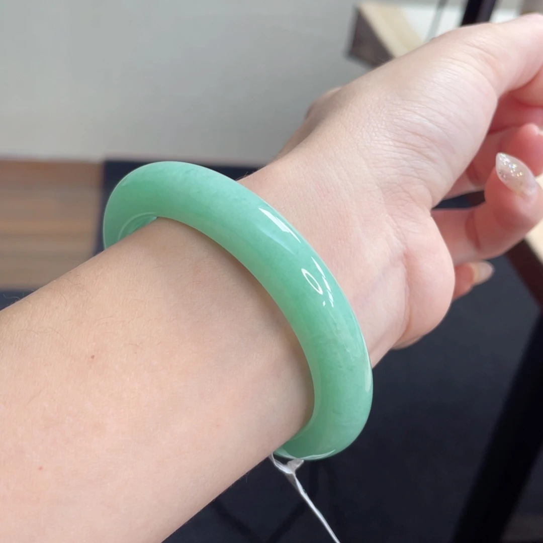 未镶嵌手镯翡翠55.6细糯化满色果绿22号