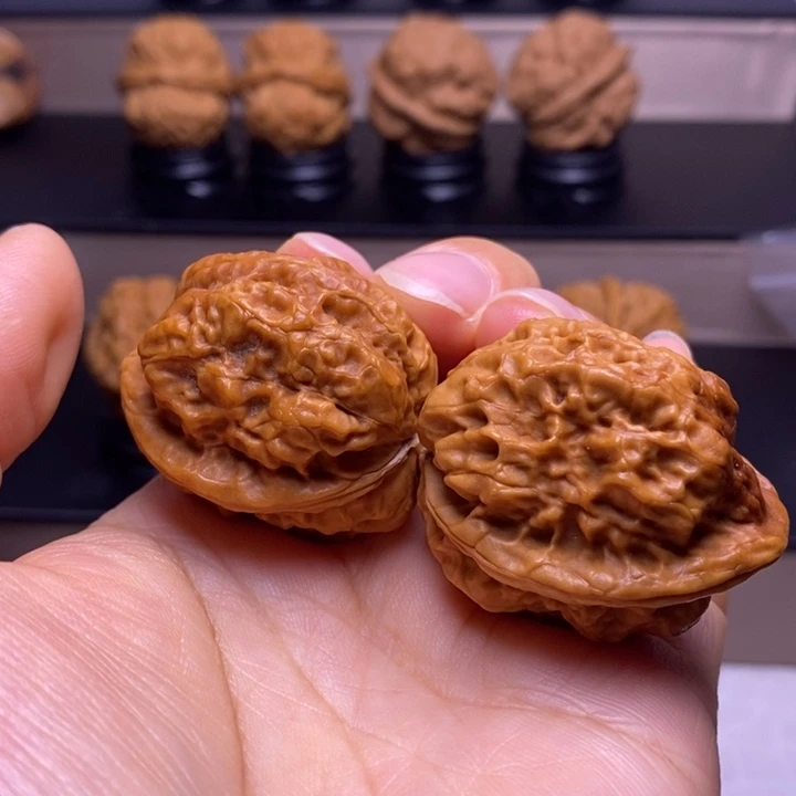 文玩核桃把件霸王枪金蟾54