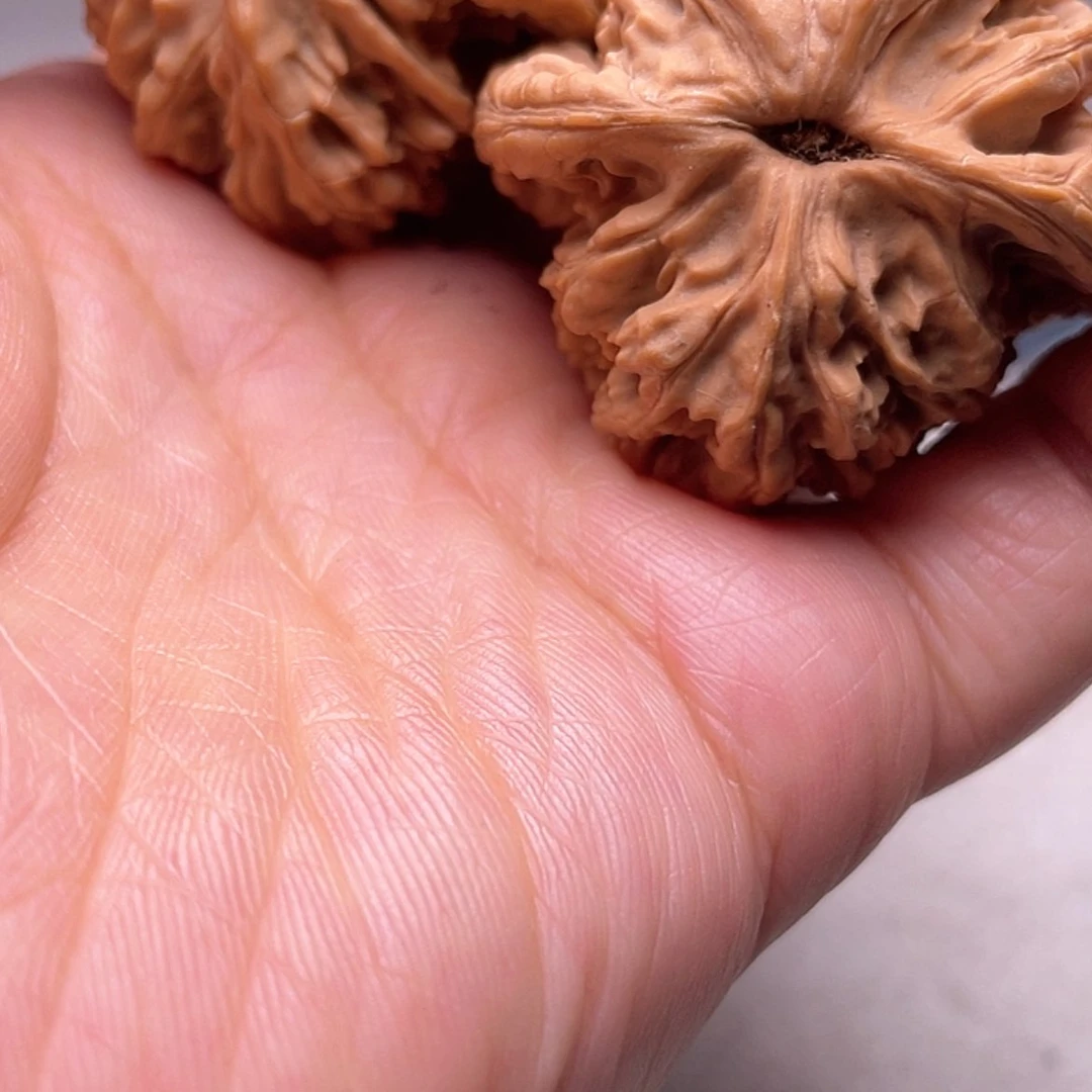 【闪购商品】文玩核桃吊坠?Stiffing