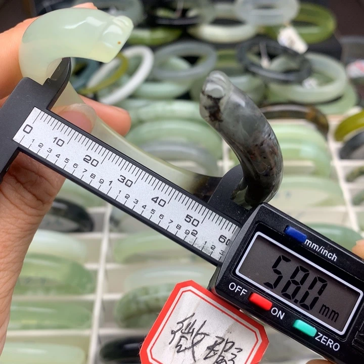 蛇纹石玉未镶嵌手镯746