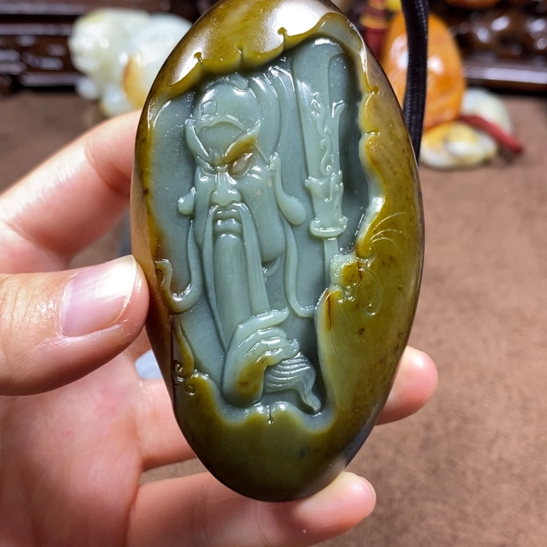 和田玉未镶嵌把件