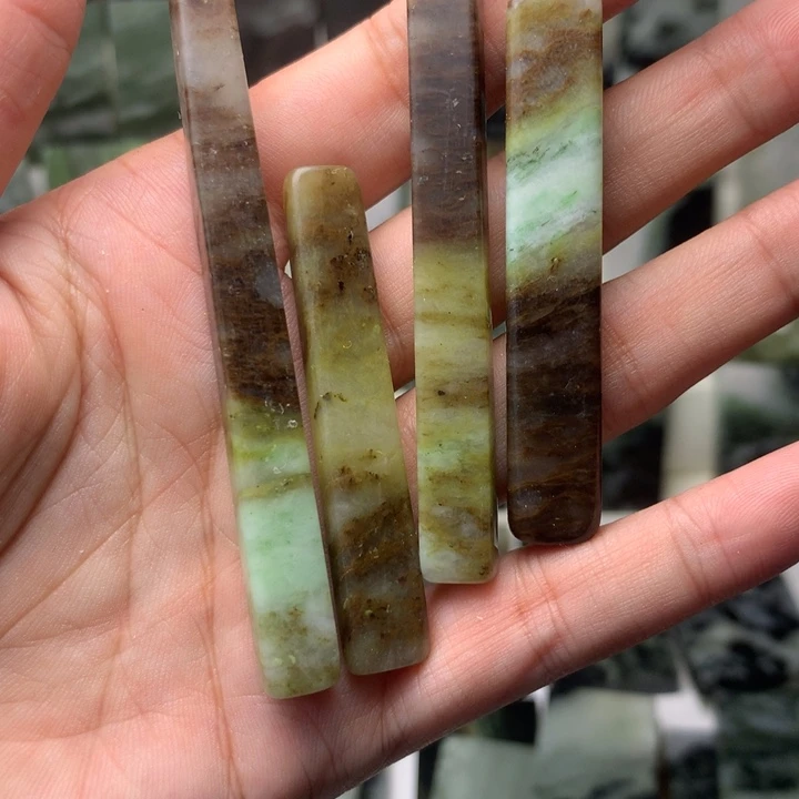 L***n独山玉未镶嵌颈饰