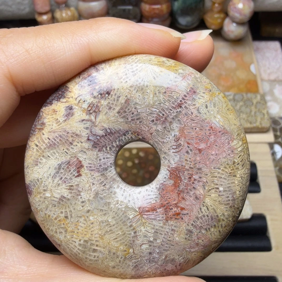 硅化玉未镶嵌紫红黄绿凤尾，可盘