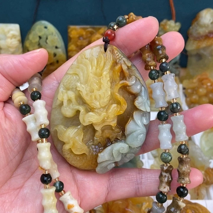 蛇纹石玉未镶嵌颈饰