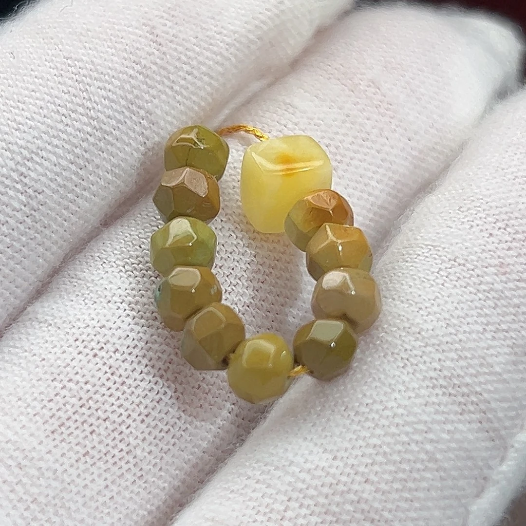 蜜蜡未镶嵌珠宝奇石