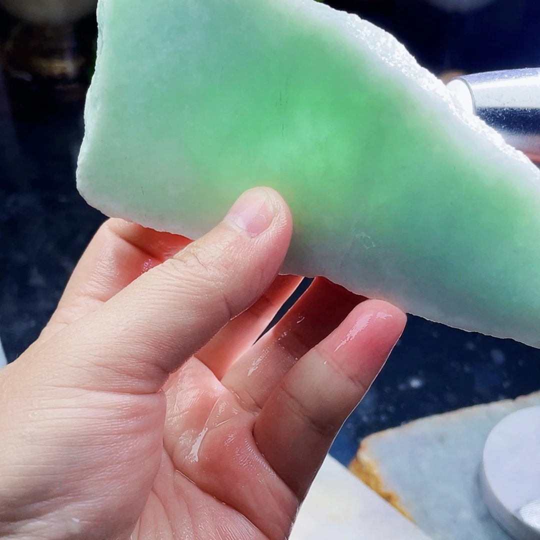 翡翠未镶嵌颈饰毛料13