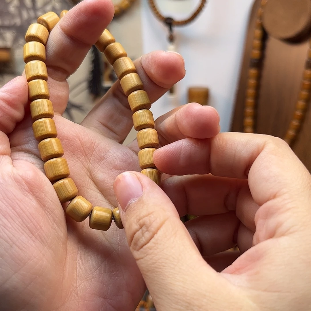 翘***袋拂云梢 手作。 一念之间