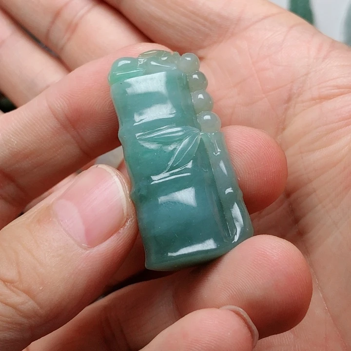 翡翠颈饰未镶嵌好****烤翡翠