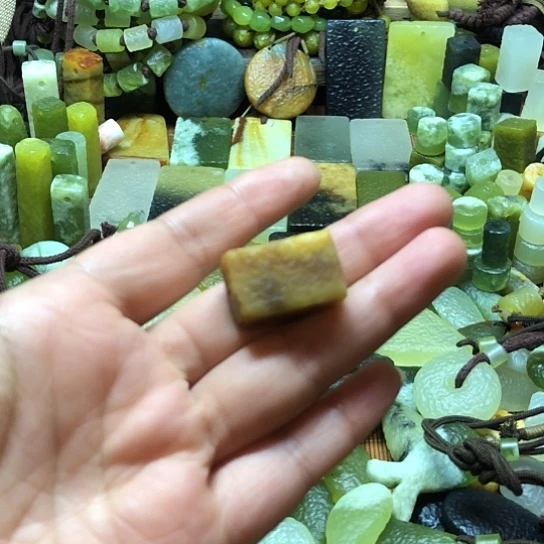 未镶嵌岫玉吊坠岫