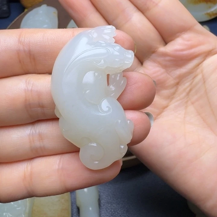 九***七和田玉未镶嵌颈饰