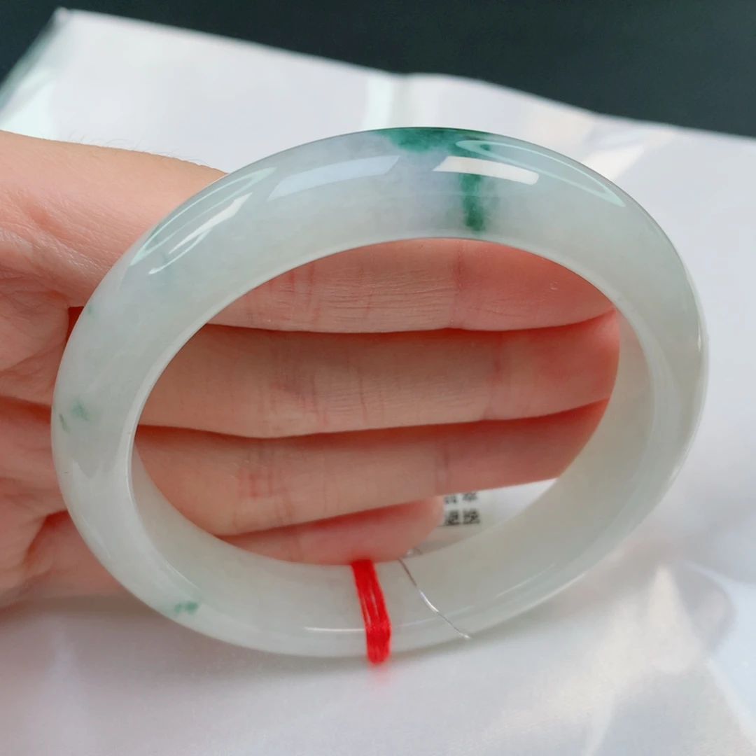 翡翠手镯未镶嵌57.3正圈，有纹