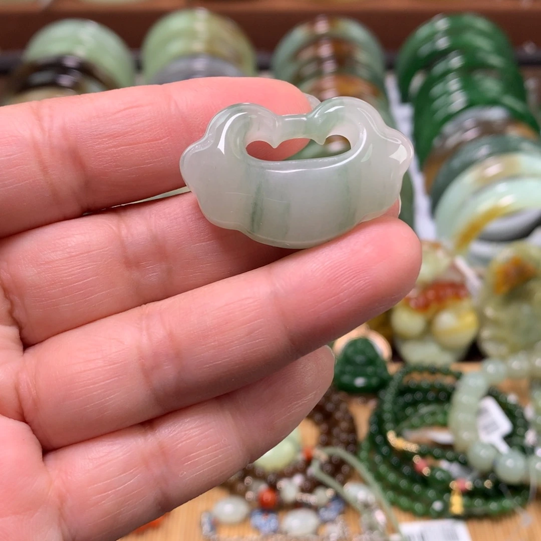 石英质玉未镶嵌颈饰