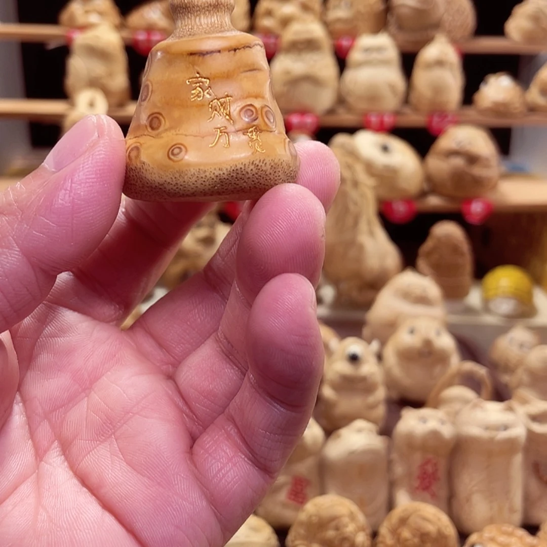 竹竹根雕家财万贯