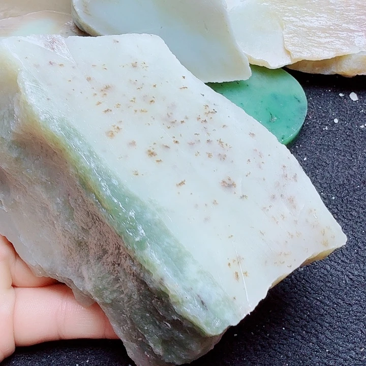 和田玉（糖玉）未镶嵌珠宝半成品