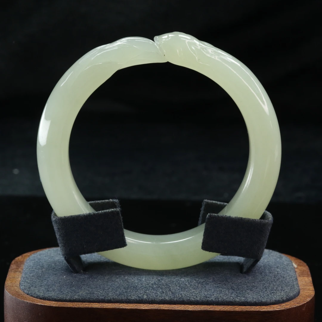 34和田玉晴水九尾狐/301338上海嘉禾拍卖