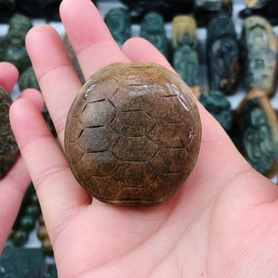 岫岩河磨玉（透闪石质玉）未镶嵌把件