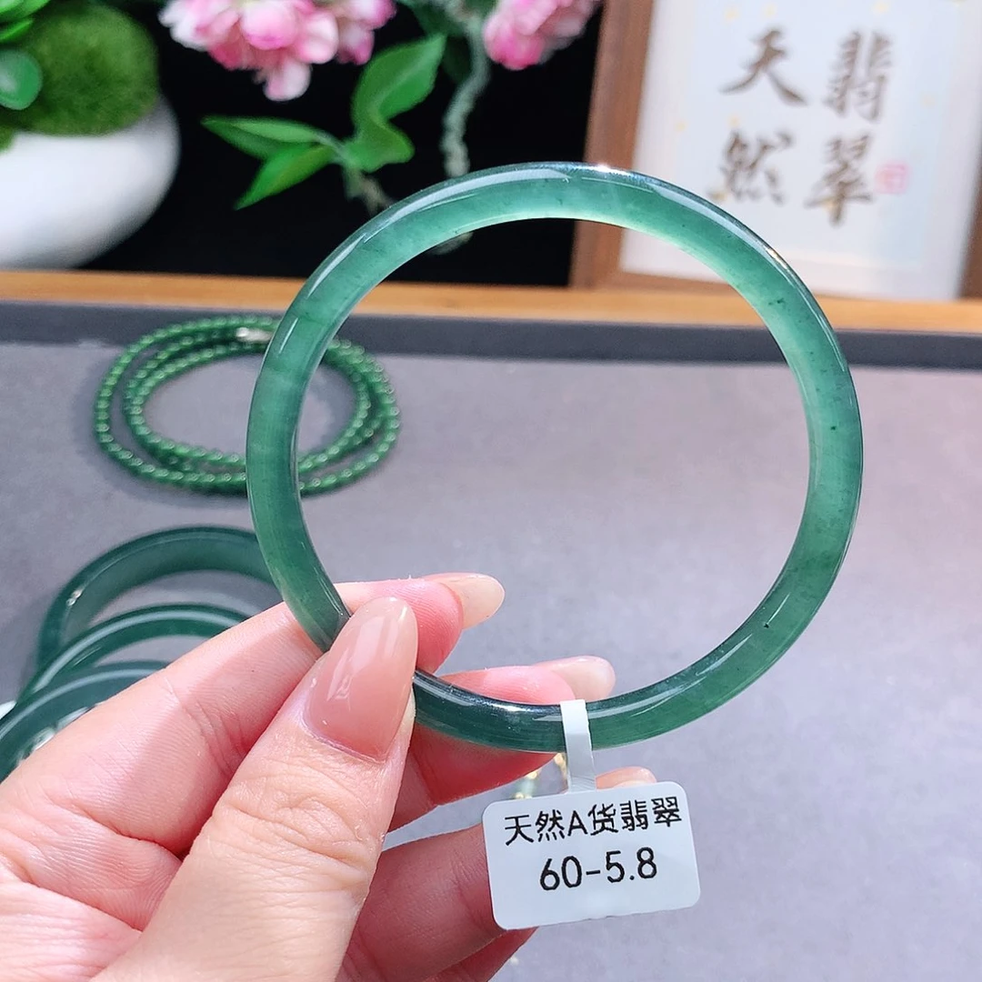 未镶嵌手镯（圆镯）翡翠