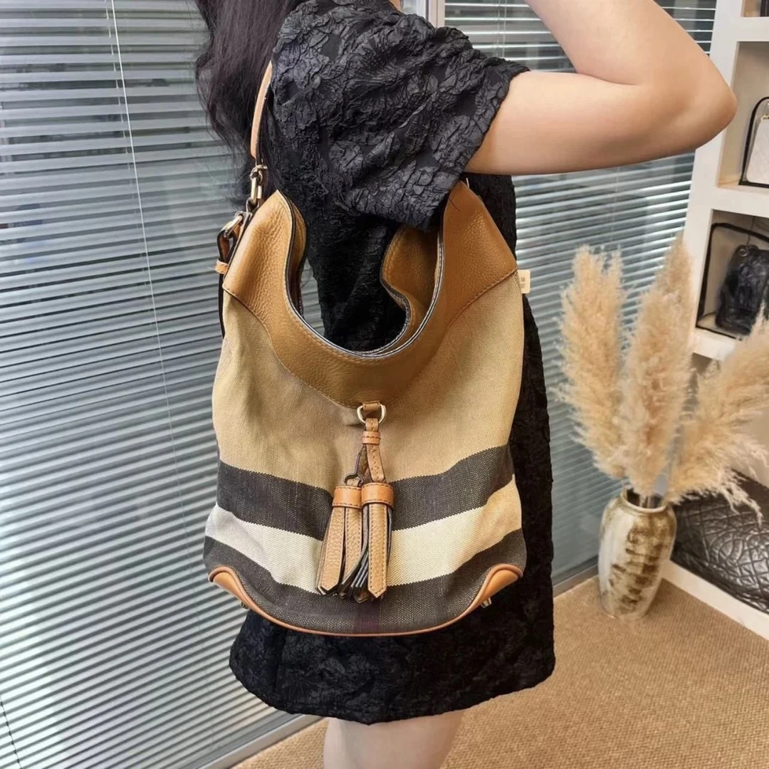 95新 BURBERRY/博柏利 XM/经典格纹拼棕水桶单肩包KH02506035