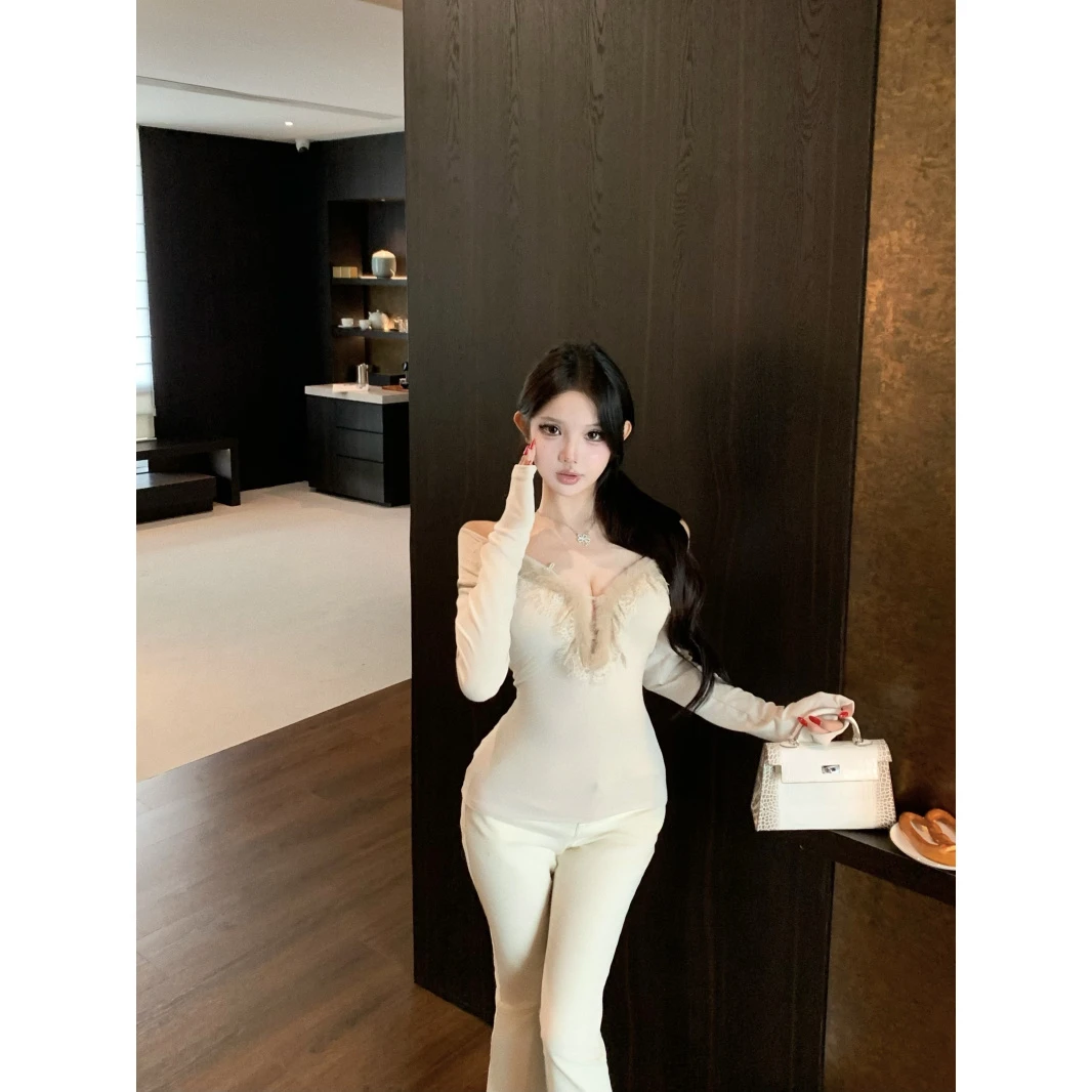 蕾丝拼接毛毛v领长袖T恤女冬季设计感修身收腰内搭纯欲风打底上衣