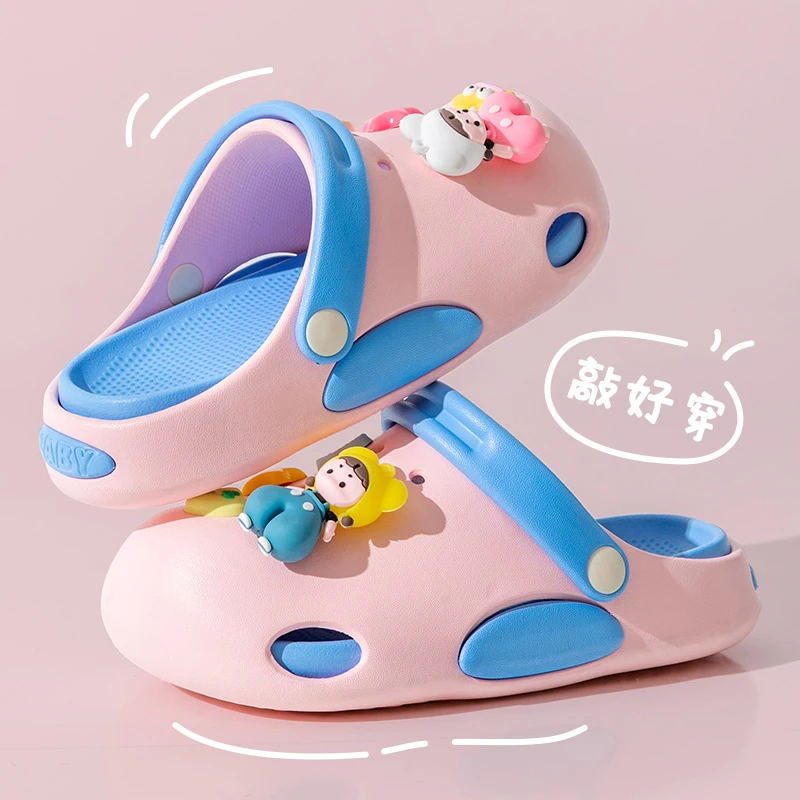儿童洞洞鞋女2025夏天新款防滑软底踩屎感包头拖外穿卡通女童