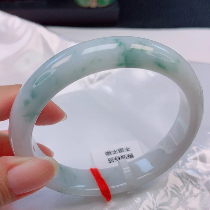 兮***未镶嵌手镯翡翠60圈