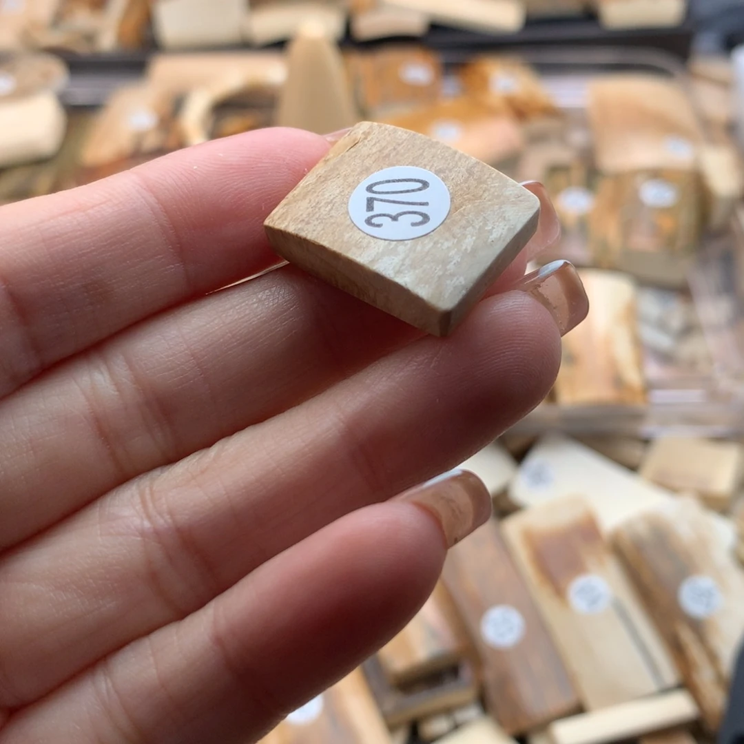 泥塑不打孔联系客服