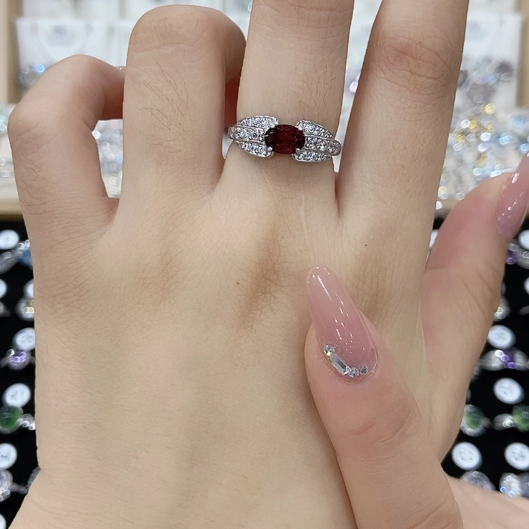 应***吧银S925镶嵌石榴石戒指