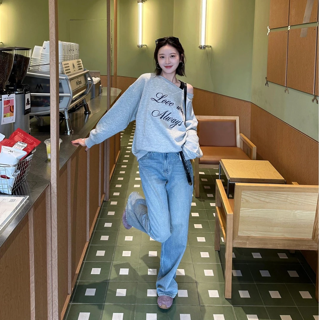 美式灰色斜肩卫衣女早秋穿搭字母印花设计感宽松显瘦辣妹露肩上衣