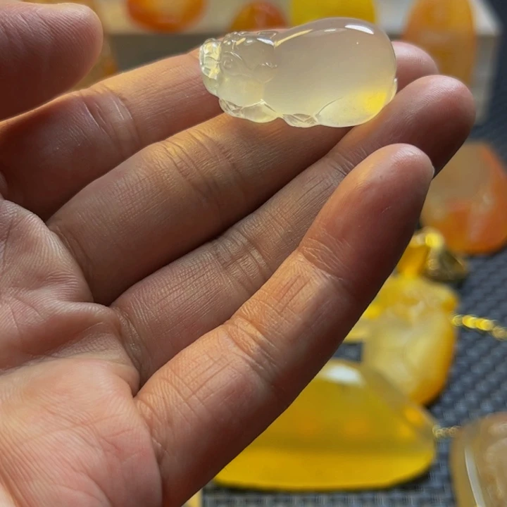 醉***奔石英质玉吊坠未镶嵌