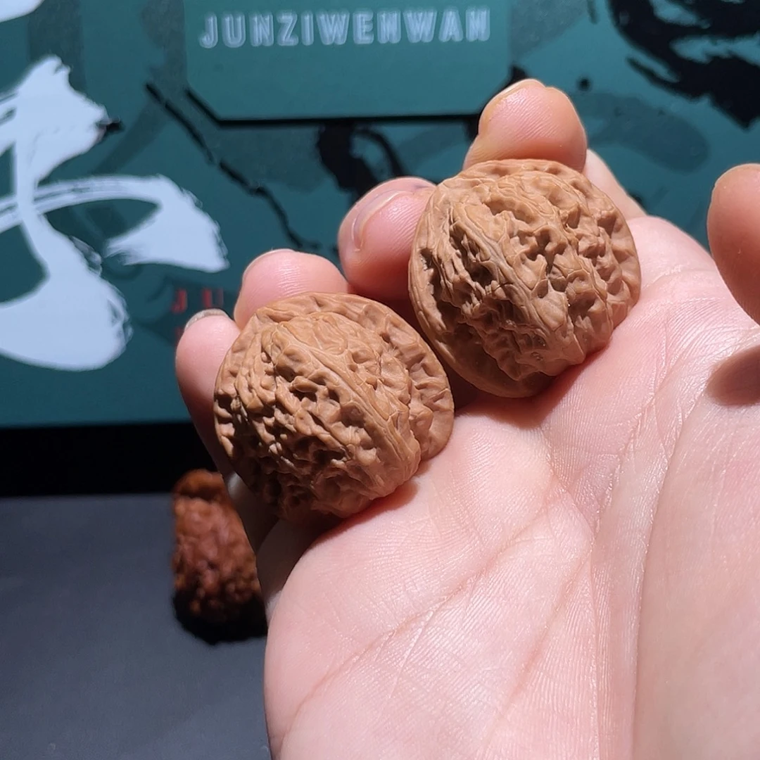 文玩核桃吊坠32白狮子2592812