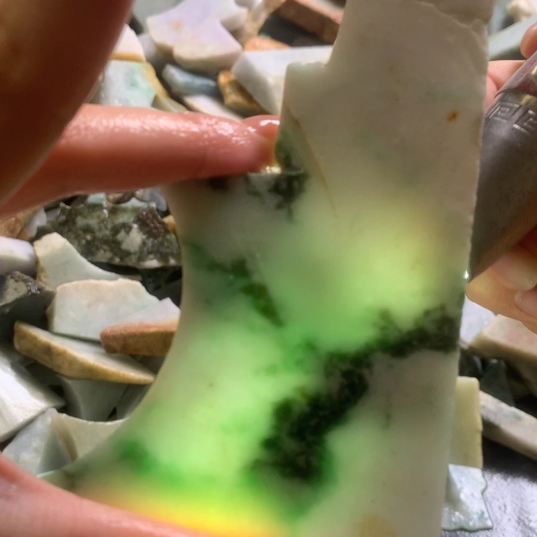 翡翠颈饰未镶嵌缅甸翡翠