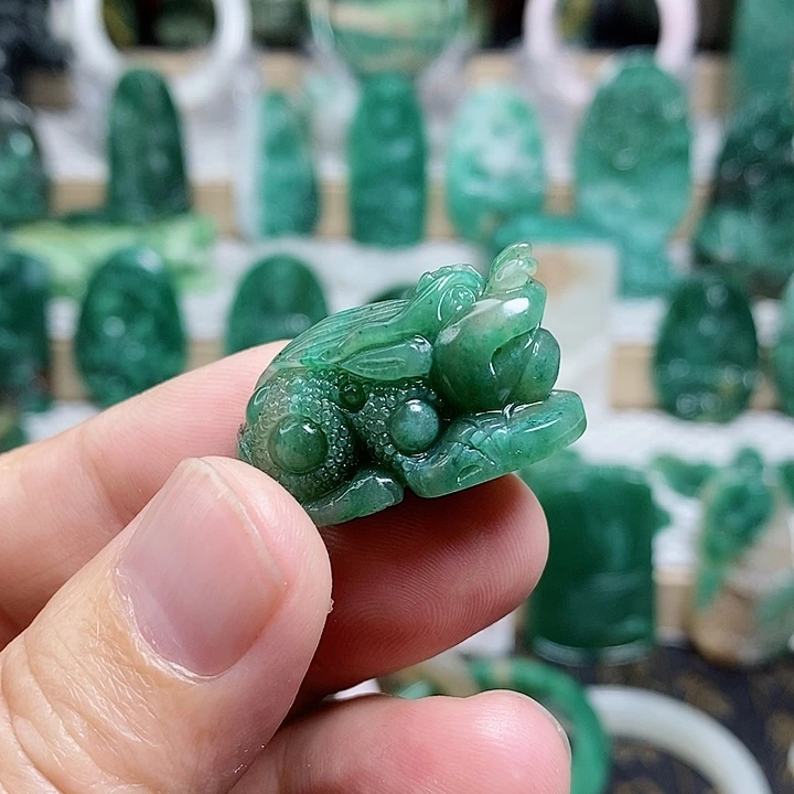 未镶嵌独山玉颈饰