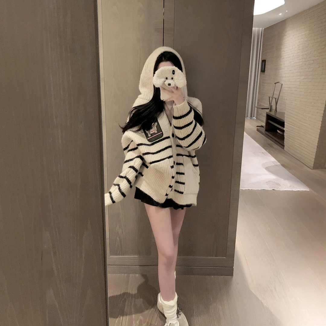 狗狗刺绣条纹宽松针织开衫女厚秋冬装新款百搭休闲连帽毛衣外套